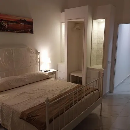 Quartieri Spagnoli Rooms-2