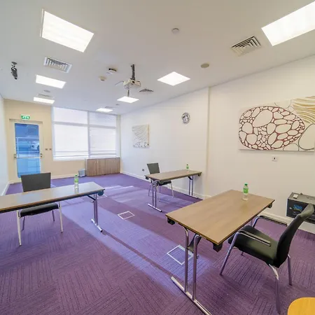 Premier Inn Abu Dhabi Airport Business Park-3