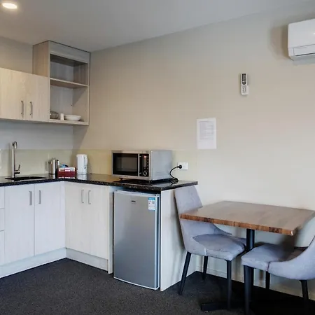 Ellerslie Palms Motel-3