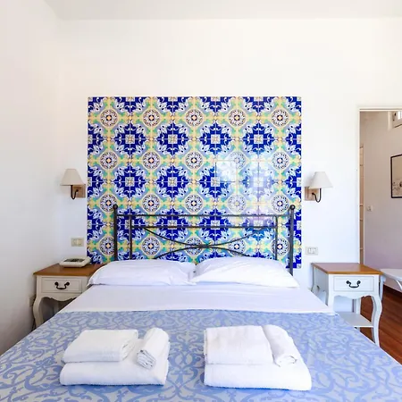 Hotel Torre Dei Borboni-3
