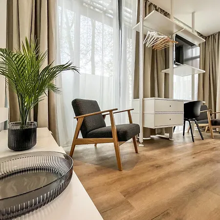 Glashaus mit 3 Gästezimmer-2