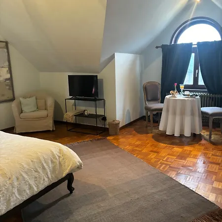 Sophia Rooms 14-2
