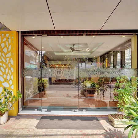Super Townhouse Ernakulam North-2