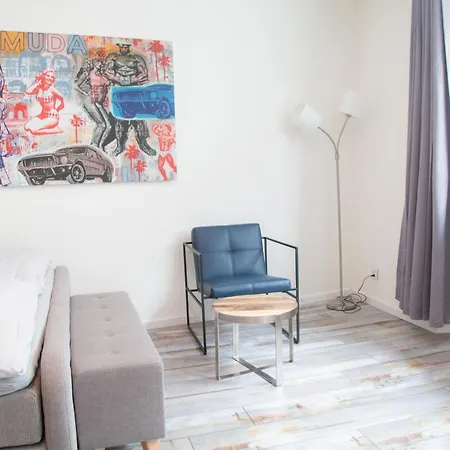 Rheinstream Guesthouse Basel-3