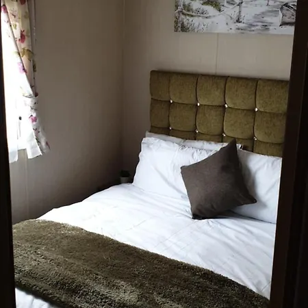 Hoburne Devon Bay Beautiful 3 Bedroom Static Caravan With Decking-3
