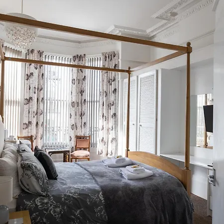 Carlton House Guesthouse-3