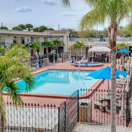 Days Inn By Wyndham St. Petersburg / Tampa Bay Area-3