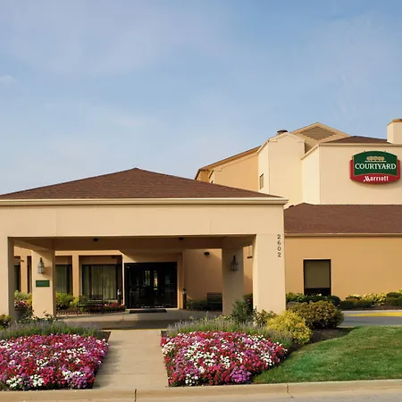 Courtyard By Marriott Indianapolis Airport-3
