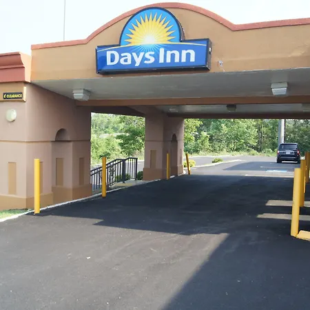 Days Inn By Wyndham Durham/Near Duke University-3