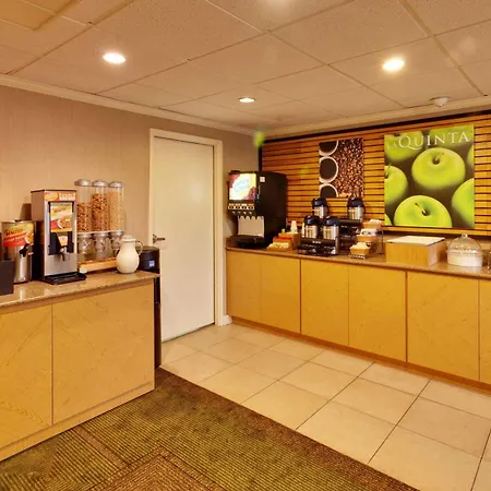 La Quinta By Wyndham Plattsburgh-2