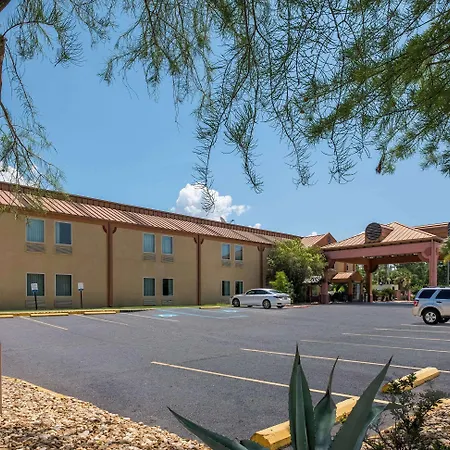 Econo Lodge Inn & Suites Diamondhead-3