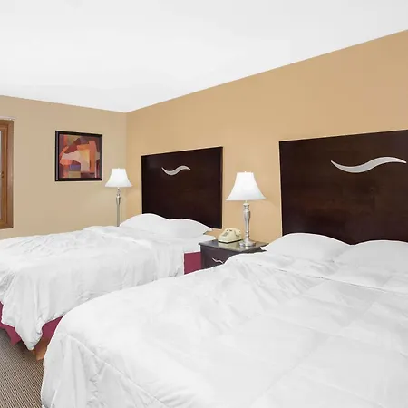 Super 8 By Wyndham Sheboygan Wi-2