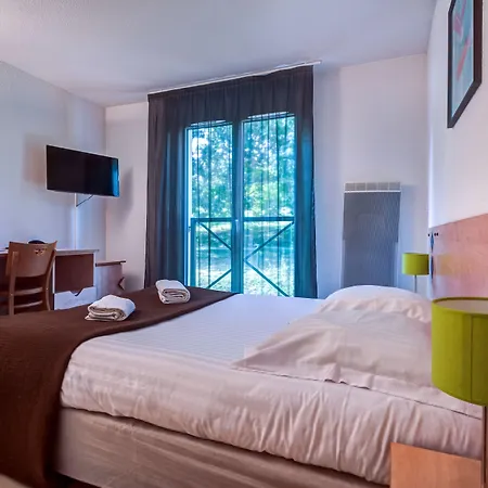Comfort Aparthotel Divonne L'Oree Du Parc-3
