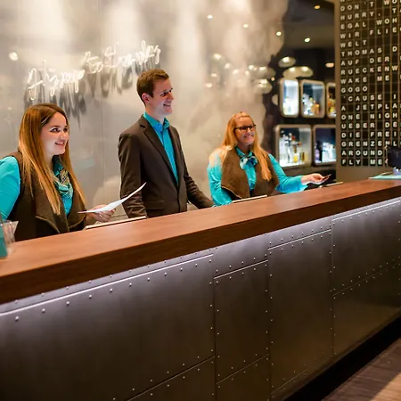Motel One Frankfurt Airport-3