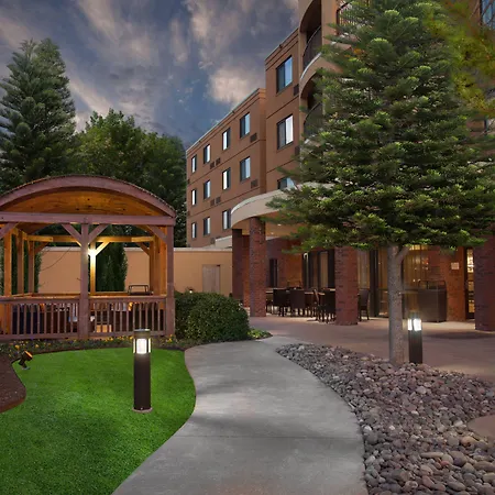 Courtyard By Marriott Fayetteville-2