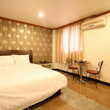 Hotel New World-3