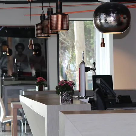 Star inn Lisbon Airport-3