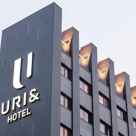 Hotel Uri&-2