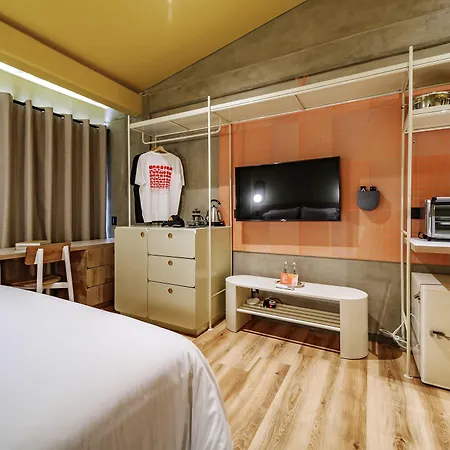 The Somos Flats Provenza-2