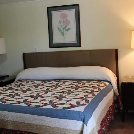 Royale Coach Motor Lodge-2