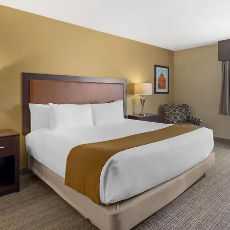 Best Western Plus Plaza By The Green-3