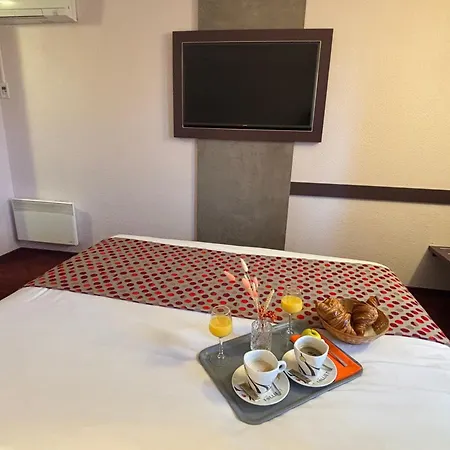 Brit Hotel Les Evens-3