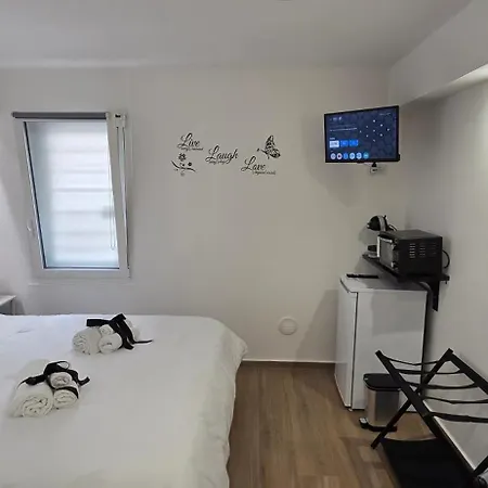 Black & White Rooms-2