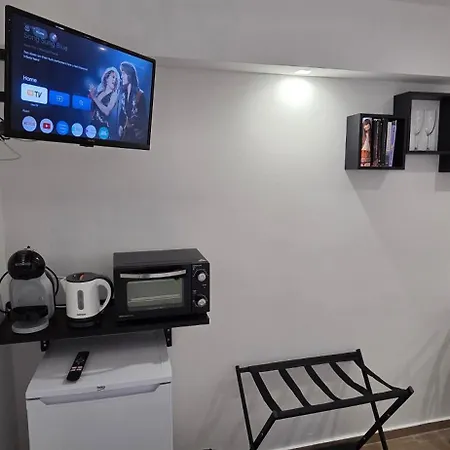 Black & White Rooms-3