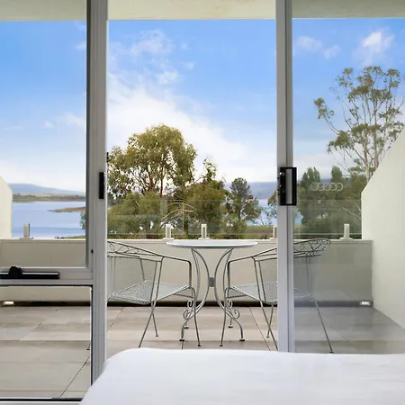 Horizons Lake Jindabyne-2