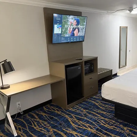 Travelodge By Wyndham Odessa-3