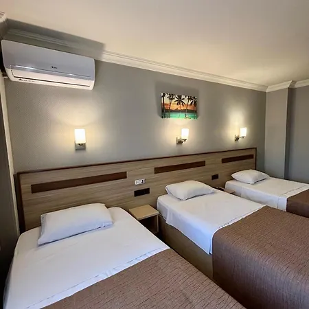 Gold Hotel-3