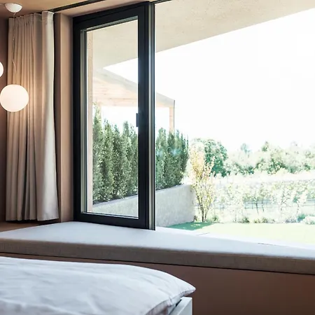 Hotel Weingut Stroblhof-3