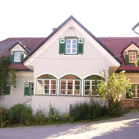 Hirschenhof-3