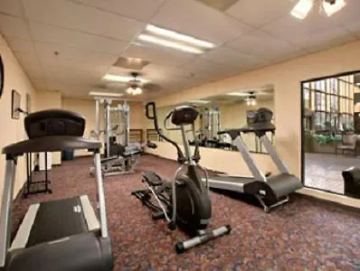 Plaza Hotel And Suites-2