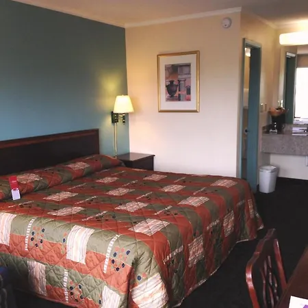 Rodeway Inn & Conference Center-3