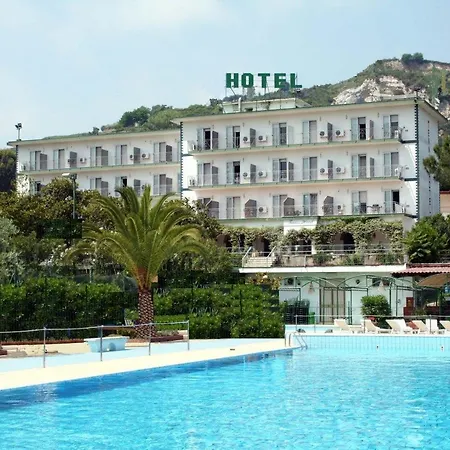 Tennis Hotel-2