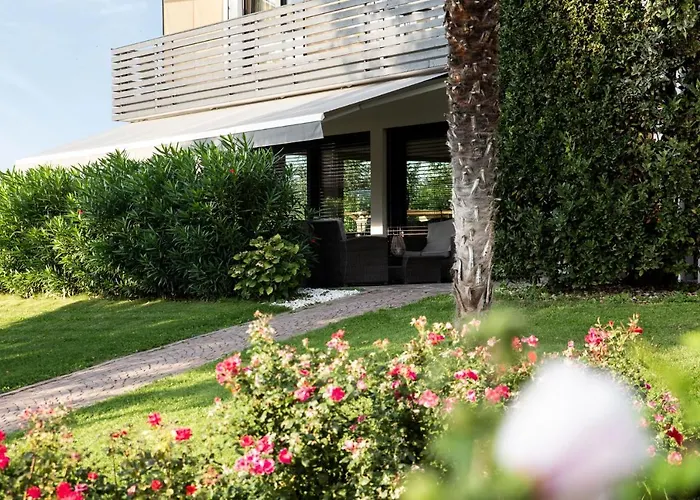 Julias Guesthouse Ora / Auer