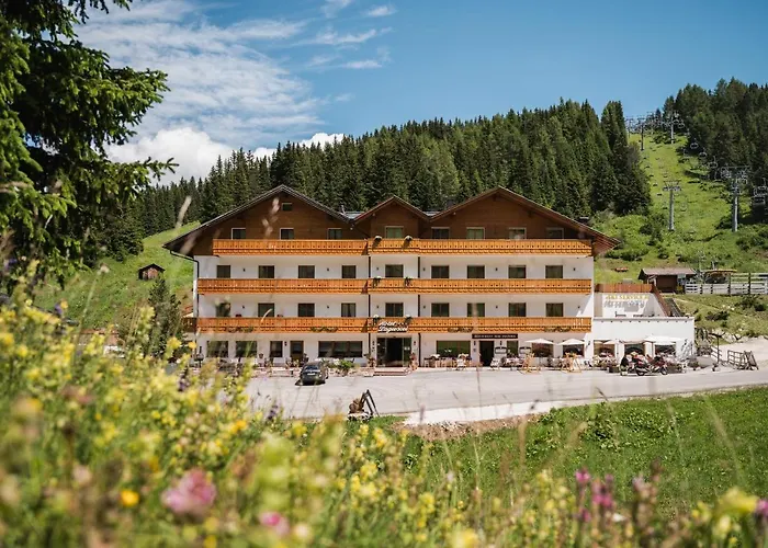 Laguscei Dolomites Mountain Hotel Arraba