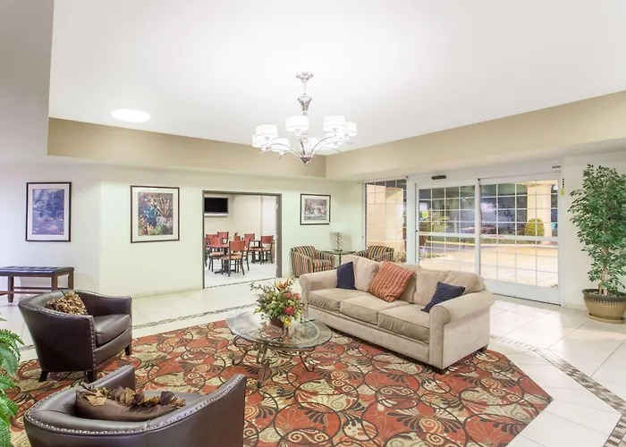 Ramada By Wyndham Fresno Northwest