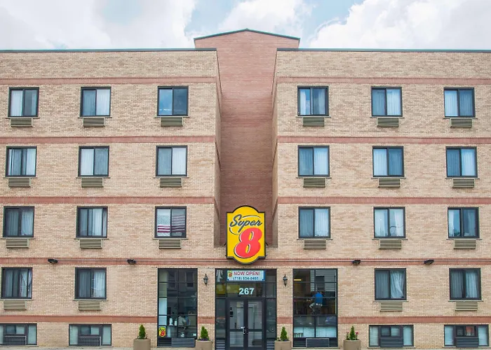 Super 8 By Wyndham Brooklyn / Park Slope Hotel