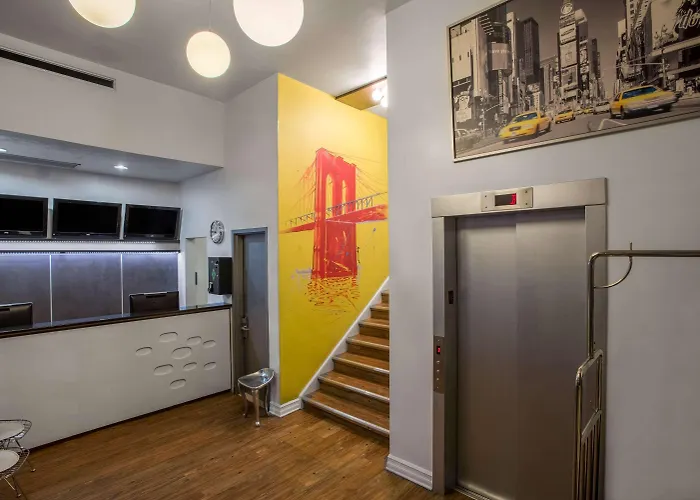 Super 8 By Wyndham Brooklyn / Park Slope Hotel