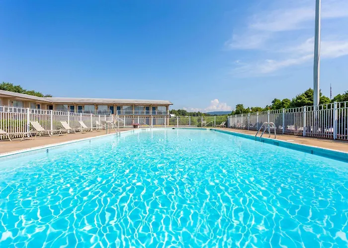 Days Inn By Wyndham Breezewood