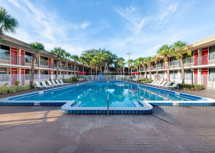 Ramada By Wyndham Kissimmee Gateway - Free Theme Park Shuttle Hotel Four Corners