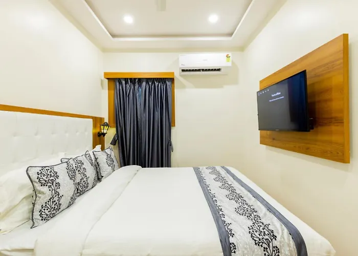 Hotel Village Residency