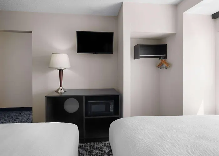 Baymont By Wyndham Boardman Hotel