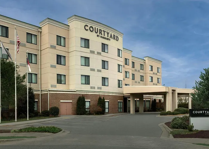 Courtyard By Marriott Salisbury Hotel