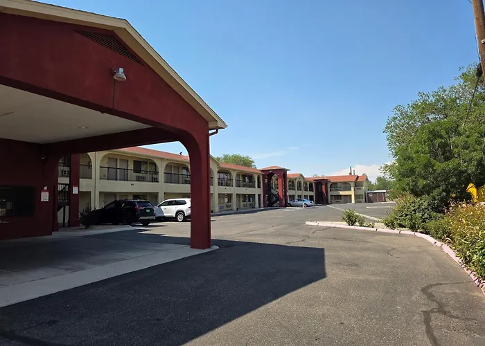 American Inn & Suites