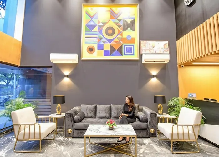 Fabhotel Prime Kzar Corporate - Budget Stay Near Park Street