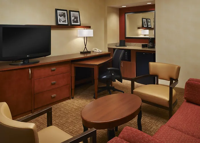 Courtyard By Marriott Detroit Troy Hotel