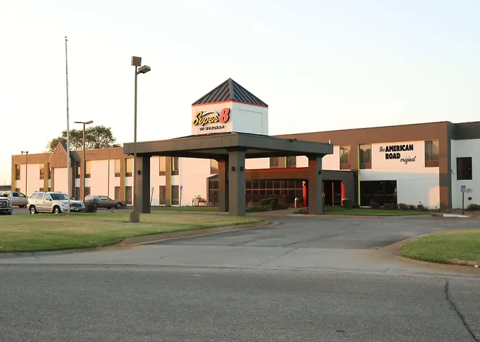 Super 8 By Wyndham Wichita South Motel